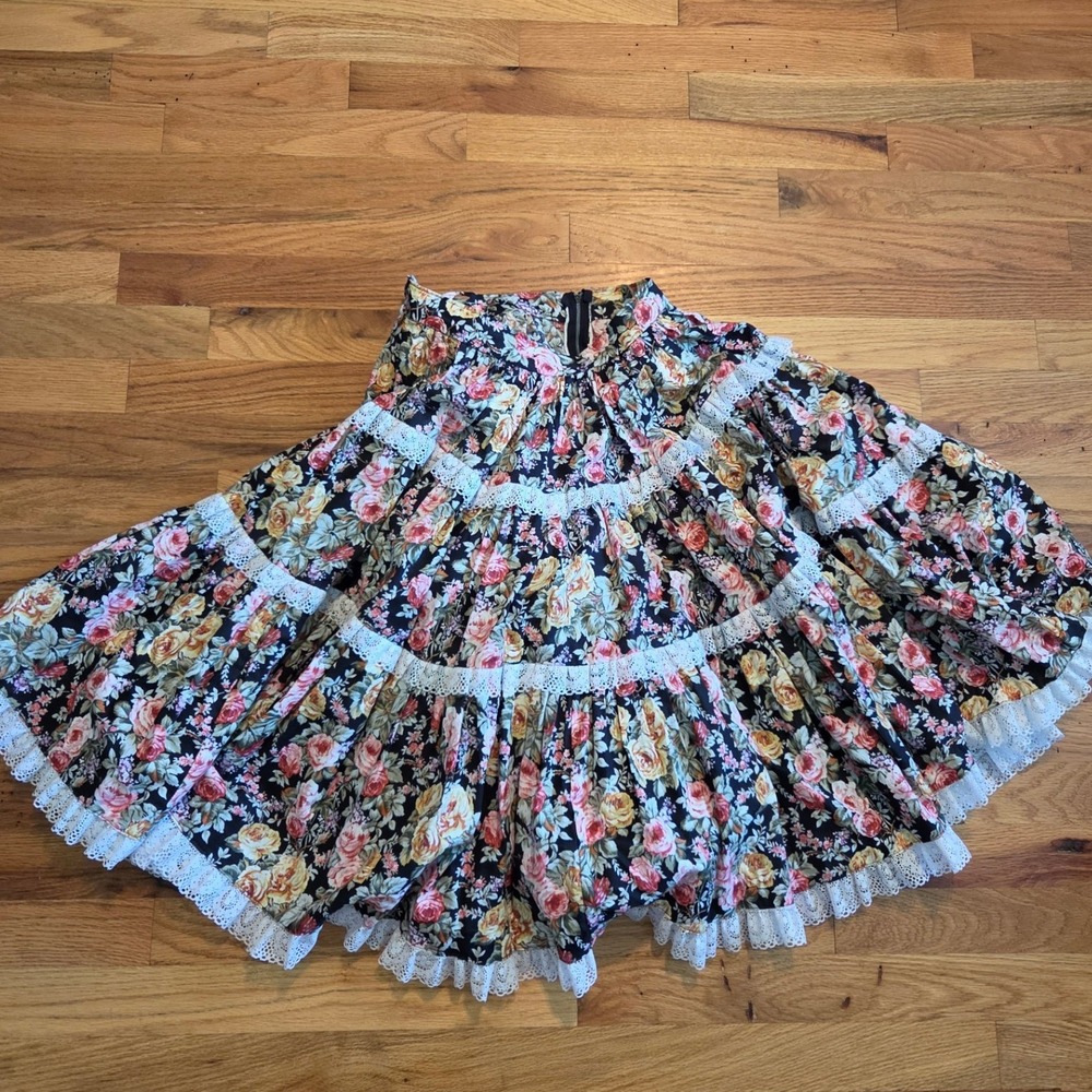 Vintage Floral Tiered Midi Skirt Lace Trim Cottagecore Prairie Square Dance